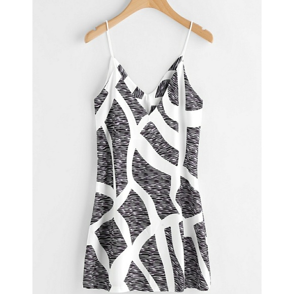 🛑LAST ONE🛑 🌿PRINT CAMI DRESS🌿 - Picture 4 of 7